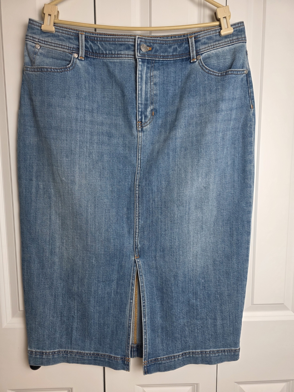 Talbots Classic Blue Denim Pencil Skirt with Front Slit – Size 16 - Picture 2 of 15